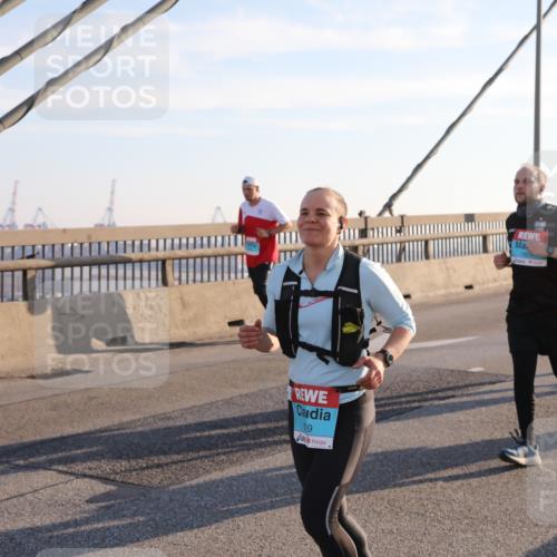 03.10.2025 - Köhlbrandbrückenlauf Yannick Fuchs http://msf.ph/oto/9142696 03.10.2025 08:29:36 Position 2 192 meine-sportfotos.de