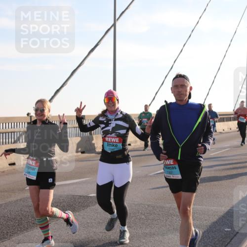 03.10.2025 - Köhlbrandbrückenlauf Yannick Fuchs http://msf.ph/oto/9142712 03.10.2025 08:29:37 Position 2 1636, 1392, 1307 meine-sportfotos.de