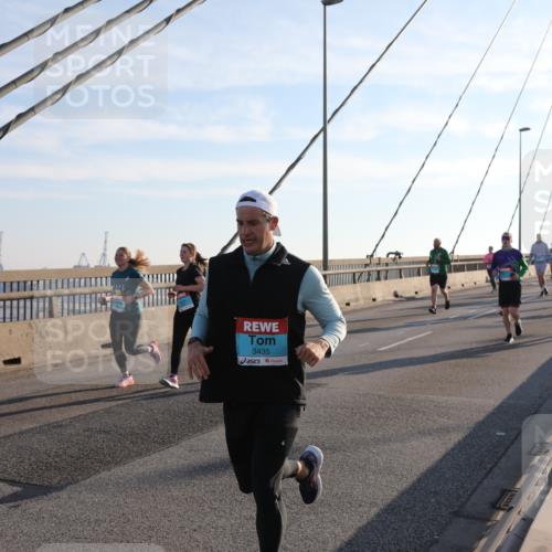 03.10.2025 - Köhlbrandbrückenlauf Yannick Fuchs http://msf.ph/oto/9142907 03.10.2025 08:29:50 Position 2 3435 meine-sportfotos.de