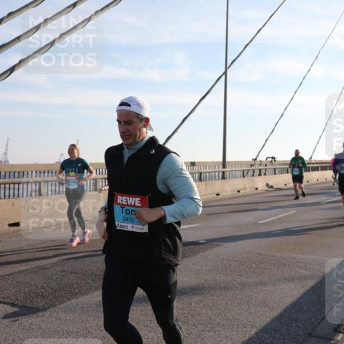 03.10.2025 - Köhlbrandbrückenlauf Yannick Fuchs http://msf.ph/oto/9142910 03.10.2025 08:29:50 Position 2 3435 meine-sportfotos.de