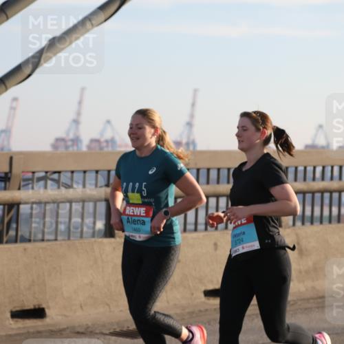 03.10.2025 - Köhlbrandbrückenlauf Yannick Fuchs http://msf.ph/oto/9142914 03.10.2025 08:29:50 Position 2 2025, 1460, 3724 meine-sportfotos.de