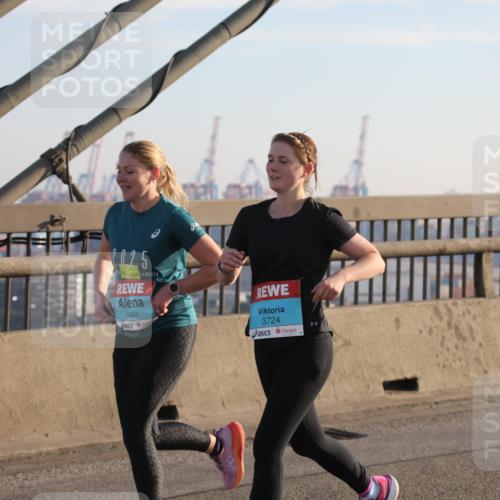 03.10.2025 - Köhlbrandbrückenlauf Yannick Fuchs http://msf.ph/oto/9142920 03.10.2025 08:29:51 Position 2 2025, 1460, 3724 meine-sportfotos.de
