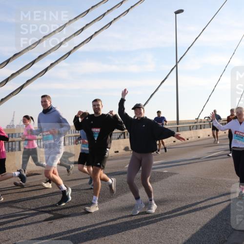 03.10.2025 - Köhlbrandbrückenlauf Yannick Fuchs http://msf.ph/oto/9143008 03.10.2025 08:29:57 Position 2  meine-sportfotos.de