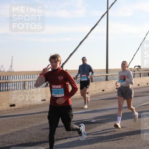 03.10.2025 - Köhlbrandbrückenlauf Yannick Fuchs http://msf.ph/oto/9143067 03.10.2025 08:29:59 Position 2 3738 meine-sportfotos.de