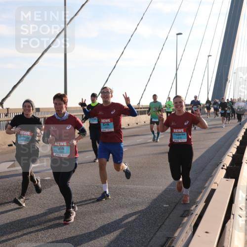 03.10.2025 - Köhlbrandbrückenlauf Yannick Fuchs http://msf.ph/oto/9143119 03.10.2025 08:30:02 Position 2 3596, 1901, 1818 meine-sportfotos.de