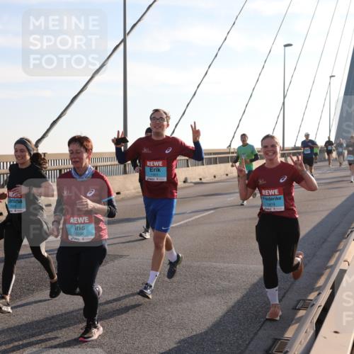 03.10.2025 - Köhlbrandbrückenlauf Yannick Fuchs http://msf.ph/oto/9143127 03.10.2025 08:30:02 Position 2 3068, 3596, 121, 1901, 1818 meine-sportfotos.de