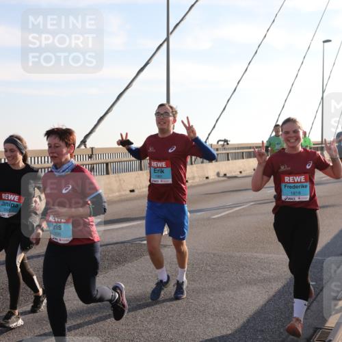 03.10.2025 - Köhlbrandbrückenlauf Yannick Fuchs http://msf.ph/oto/9143137 03.10.2025 08:30:02 Position 2 3068, 3596, 1901, 1818 meine-sportfotos.de