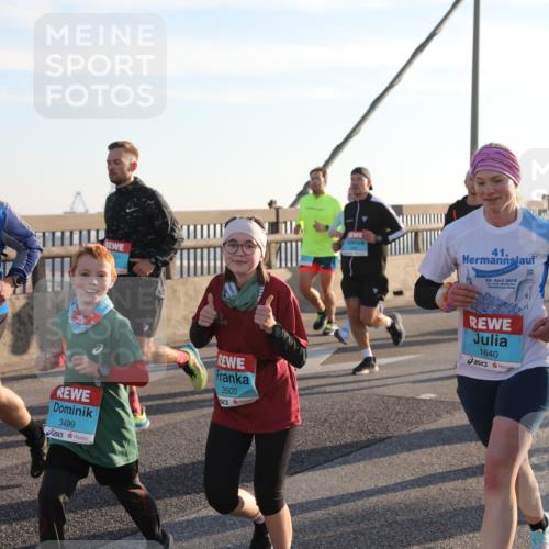 03.10.2025 - Köhlbrandbrückenlauf Yannick Fuchs http://msf.ph/oto/9143311 03.10.2025 08:30:13 Position 2 3767, 3499, 3500, 41, 29, 2012, 1640, 2953 meine-sportfotos.de