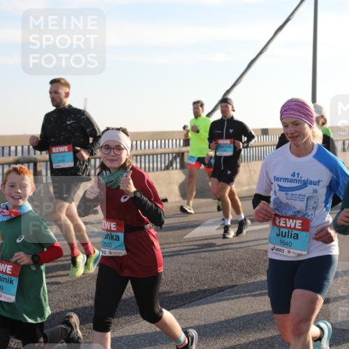 03.10.2025 - Köhlbrandbrückenlauf Yannick Fuchs http://msf.ph/oto/9143316 03.10.2025 08:30:14 Position 2 3767, 3499, 3500, 41, 29, 2012, 31, 1, 1640, 2953 meine-sportfotos.de