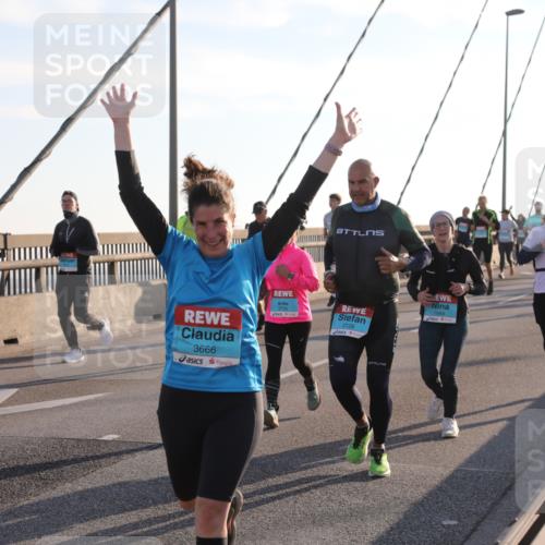 03.10.2025 - Köhlbrandbrückenlauf Yannick Fuchs http://msf.ph/oto/9143362 03.10.2025 08:30:20 Position 2 345, 3666, 2126, 1844 meine-sportfotos.de