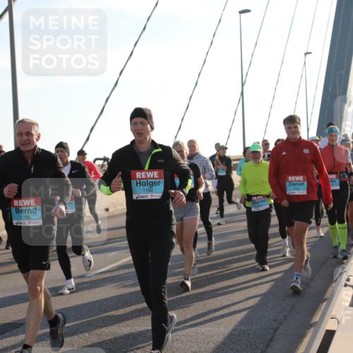 03.10.2025 - Köhlbrandbrückenlauf Yannick Fuchs http://msf.ph/oto/9143561 03.10.2025 08:30:37 Position 2 1786, 1192, 1164, 1456 meine-sportfotos.de