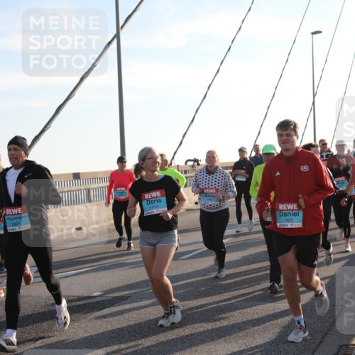 03.10.2025 - Köhlbrandbrückenlauf Yannick Fuchs http://msf.ph/oto/9143577 03.10.2025 08:30:38 Position 2 1771, 3321, 1513, 1456 meine-sportfotos.de