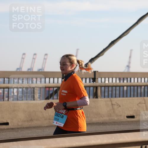 03.10.2025 - Köhlbrandbrückenlauf Yannick Fuchs http://msf.ph/oto/9143632 03.10.2025 08:31:01 Position 2 1, 1858, 45 meine-sportfotos.de