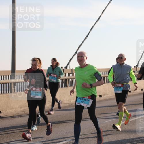 03.10.2025 - Köhlbrandbrückenlauf Yannick Fuchs http://msf.ph/oto/9143742 03.10.2025 08:31:13 Position 2 1615, 1802, 3528, 1634 meine-sportfotos.de