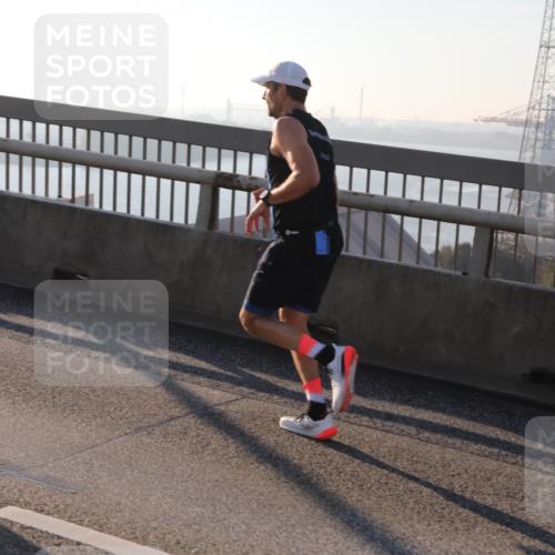 03.10.2025 - Köhlbrandbrückenlauf Yannick Fuchs http://msf.ph/oto/9143900 03.10.2025 08:31:24 Position 2  meine-sportfotos.de