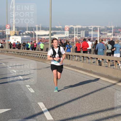 03.10.2025 - Köhlbrandbrückenlauf Yannick Fuchs http://msf.ph/oto/9143956 03.10.2025 08:31:34 Position 2  meine-sportfotos.de