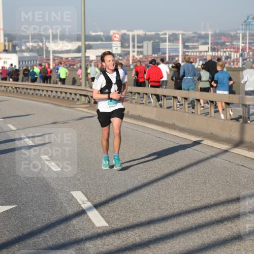 03.10.2025 - Köhlbrandbrückenlauf Yannick Fuchs http://msf.ph/oto/9143962 03.10.2025 08:31:34 Position 2  meine-sportfotos.de