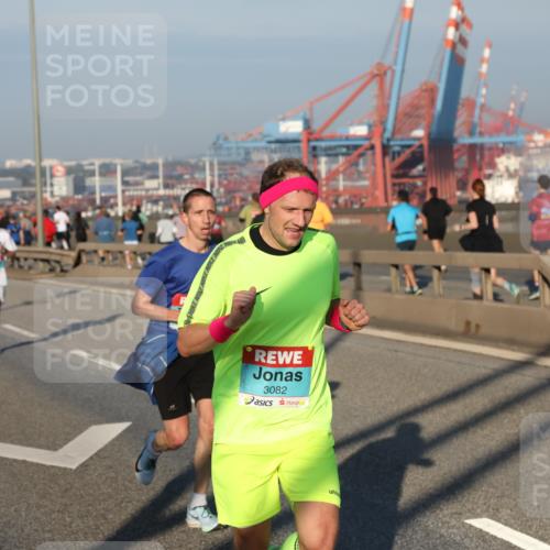 03.10.2025 - Köhlbrandbrückenlauf Yannick Fuchs http://msf.ph/oto/9143992 03.10.2025 08:31:38 Position 2 3082 meine-sportfotos.de