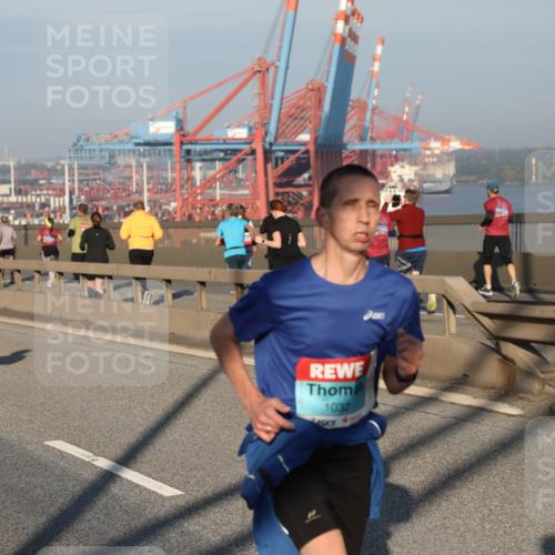 03.10.2025 - Köhlbrandbrückenlauf Yannick Fuchs http://msf.ph/oto/9144004 03.10.2025 08:31:39 Position 2 1032 meine-sportfotos.de