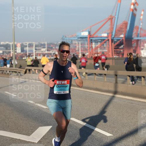 03.10.2025 - Köhlbrandbrückenlauf Yannick Fuchs http://msf.ph/oto/9144044 03.10.2025 08:31:42 Position 2 1017 meine-sportfotos.de