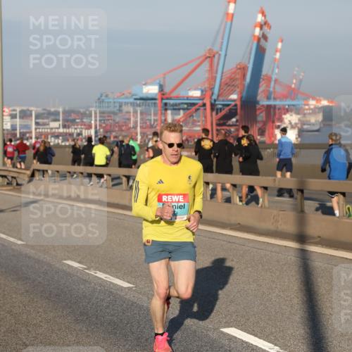 03.10.2025 - Köhlbrandbrückenlauf Yannick Fuchs http://msf.ph/oto/9144074 03.10.2025 08:31:49 Position 2  meine-sportfotos.de