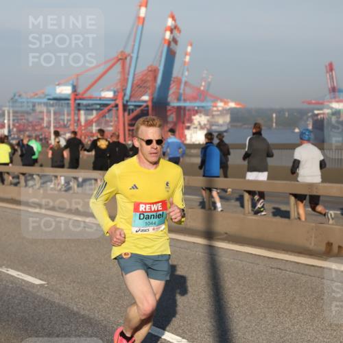 03.10.2025 - Köhlbrandbrückenlauf Yannick Fuchs http://msf.ph/oto/9144078 03.10.2025 08:31:50 Position 2 1044 meine-sportfotos.de
