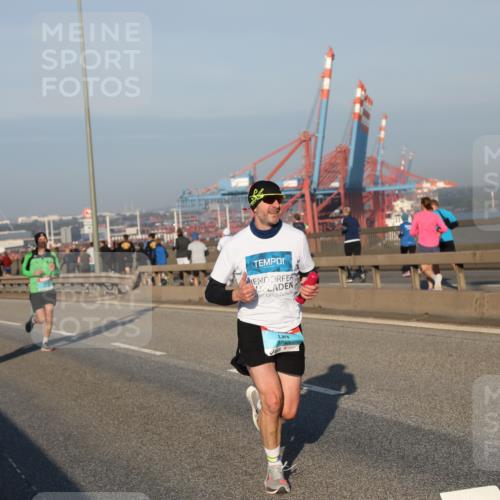 03.10.2025 - Köhlbrandbrückenlauf Yannick Fuchs http://msf.ph/oto/9144095 03.10.2025 08:31:56 Position 2 3740 meine-sportfotos.de