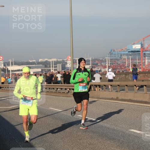 03.10.2025 - Köhlbrandbrückenlauf Yannick Fuchs http://msf.ph/oto/9144113 03.10.2025 08:31:58 Position 2 3460, 2701 meine-sportfotos.de