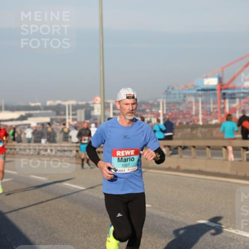 03.10.2025 - Köhlbrandbrückenlauf Yannick Fuchs http://msf.ph/oto/9144143 03.10.2025 08:32:02 Position 2 1057 meine-sportfotos.de