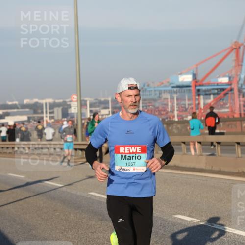 03.10.2025 - Köhlbrandbrückenlauf Yannick Fuchs http://msf.ph/oto/9144152 03.10.2025 08:32:02 Position 2 1057 meine-sportfotos.de