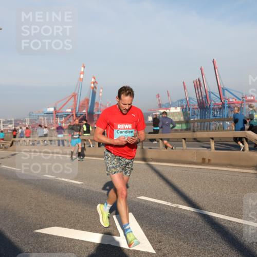 03.10.2025 - Köhlbrandbrückenlauf Yannick Fuchs http://msf.ph/oto/9144185 03.10.2025 08:32:07 Position 2 103 meine-sportfotos.de