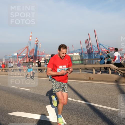 03.10.2025 - Köhlbrandbrückenlauf Yannick Fuchs http://msf.ph/oto/9144189 03.10.2025 08:32:07 Position 2  meine-sportfotos.de
