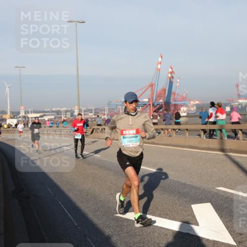 03.10.2025 - Köhlbrandbrückenlauf Yannick Fuchs http://msf.ph/oto/9144211 03.10.2025 08:32:10 Position 2 1007 meine-sportfotos.de