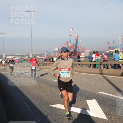 03.10.2025 - Köhlbrandbrückenlauf Yannick Fuchs http://msf.ph/oto/9144214 03.10.2025 08:32:10 Position 2 1007 meine-sportfotos.de