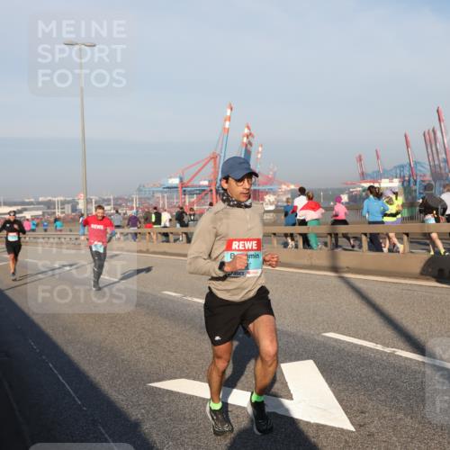 03.10.2025 - Köhlbrandbrückenlauf Yannick Fuchs http://msf.ph/oto/9144218 03.10.2025 08:32:10 Position 2  meine-sportfotos.de