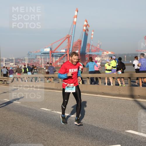 03.10.2025 - Köhlbrandbrückenlauf Yannick Fuchs http://msf.ph/oto/9144225 03.10.2025 08:32:11 Position 2 3401 meine-sportfotos.de