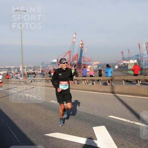 03.10.2025 - Köhlbrandbrückenlauf Yannick Fuchs http://msf.ph/oto/9144246 03.10.2025 08:32:13 Position 2 1, 1034 meine-sportfotos.de