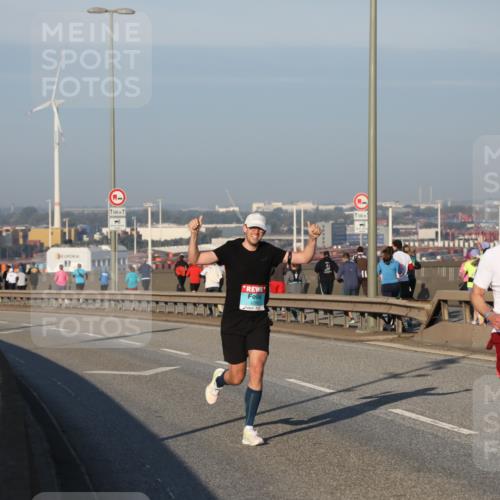 03.10.2025 - Köhlbrandbrückenlauf Yannick Fuchs http://msf.ph/oto/9144283 03.10.2025 08:32:18 Position 2 500, 500, 3086 meine-sportfotos.de