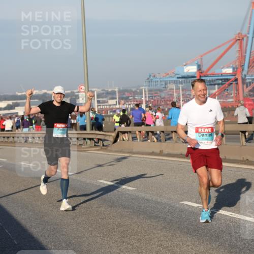 03.10.2025 - Köhlbrandbrückenlauf Yannick Fuchs http://msf.ph/oto/9144298 03.10.2025 08:32:18 Position 2 3086 meine-sportfotos.de