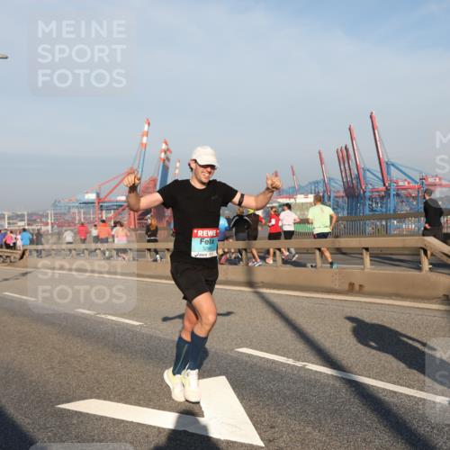 03.10.2025 - Köhlbrandbrückenlauf Yannick Fuchs http://msf.ph/oto/9144338 03.10.2025 08:32:21 Position 2 3299 meine-sportfotos.de