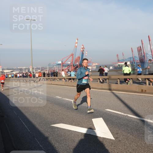 03.10.2025 - Köhlbrandbrückenlauf Yannick Fuchs http://msf.ph/oto/9144408 03.10.2025 08:32:37 Position 2  meine-sportfotos.de