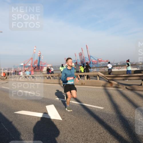 03.10.2025 - Köhlbrandbrückenlauf Yannick Fuchs http://msf.ph/oto/9144418 03.10.2025 08:32:38 Position 2  meine-sportfotos.de