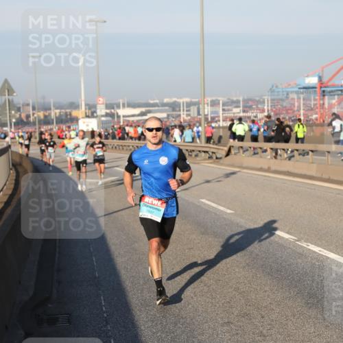 03.10.2025 - Köhlbrandbrückenlauf Yannick Fuchs http://msf.ph/oto/9144443 03.10.2025 08:32:45 Position 2 2937 meine-sportfotos.de