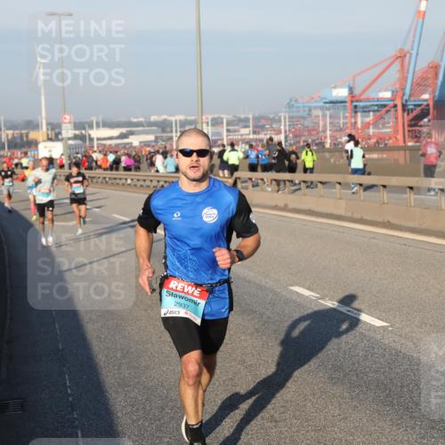 03.10.2025 - Köhlbrandbrückenlauf Yannick Fuchs http://msf.ph/oto/9144446 03.10.2025 08:32:45 Position 2 2937 meine-sportfotos.de