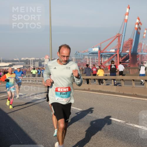 03.10.2025 - Köhlbrandbrückenlauf Yannick Fuchs http://msf.ph/oto/9144455 03.10.2025 08:32:49 Position 2 3267 meine-sportfotos.de