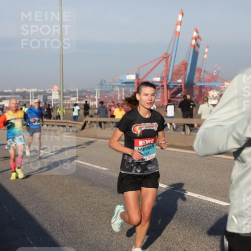 03.10.2025 - Köhlbrandbrückenlauf Yannick Fuchs http://msf.ph/oto/9144468 03.10.2025 08:32:50 Position 2 3008, 3267 meine-sportfotos.de