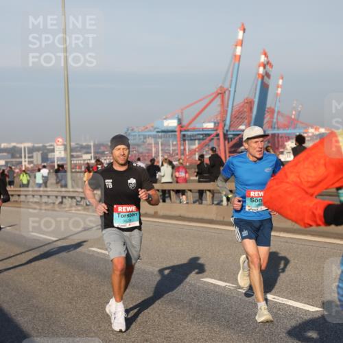 03.10.2025 - Köhlbrandbrückenlauf Yannick Fuchs http://msf.ph/oto/9144501 03.10.2025 08:32:53 Position 2 3248, 3629, 12 meine-sportfotos.de