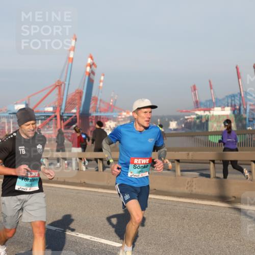 03.10.2025 - Köhlbrandbrückenlauf Yannick Fuchs http://msf.ph/oto/9144512 03.10.2025 08:32:54 Position 2 3248, 3629 meine-sportfotos.de