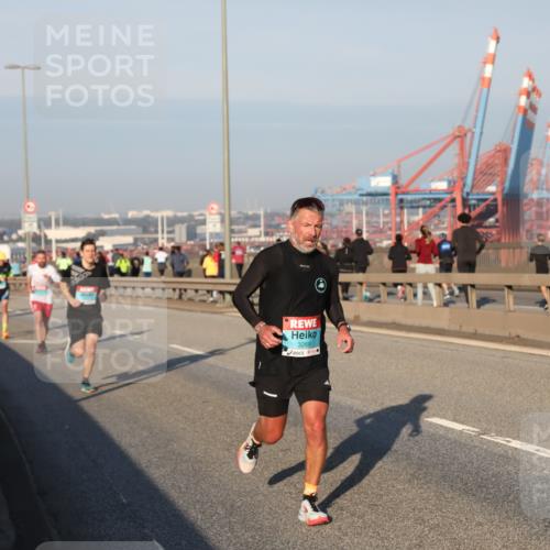 03.10.2025 - Köhlbrandbrückenlauf Yannick Fuchs http://msf.ph/oto/9144528 03.10.2025 08:32:55 Position 2 3269 meine-sportfotos.de