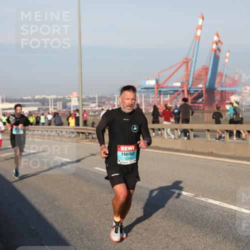 03.10.2025 - Köhlbrandbrückenlauf Yannick Fuchs http://msf.ph/oto/9144532 03.10.2025 08:32:55 Position 2 3269 meine-sportfotos.de